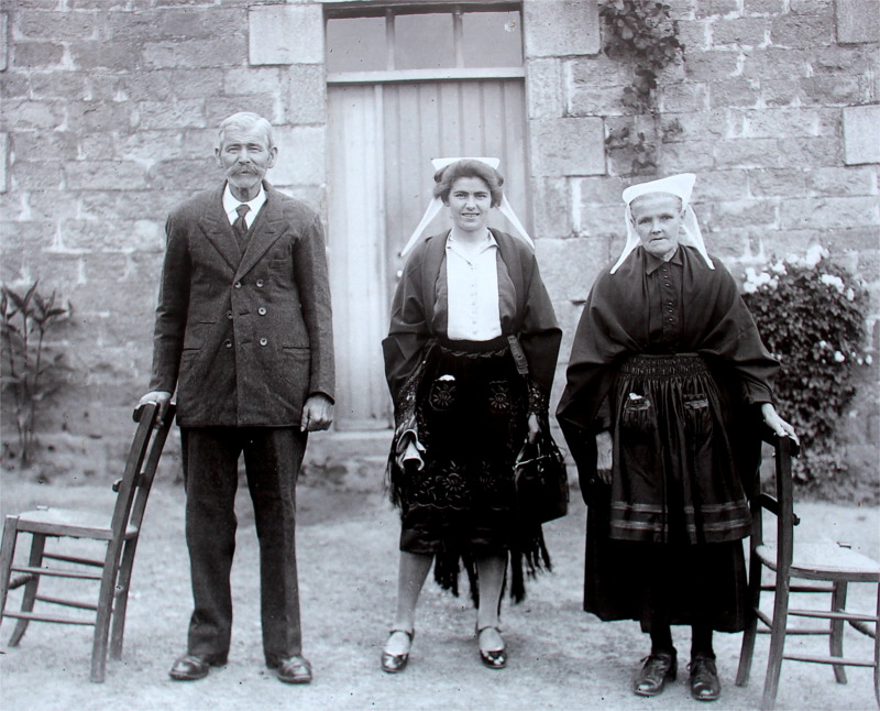 Angla Duval et ses parents Yves Duval et Marie-Franoise Ollivier.
