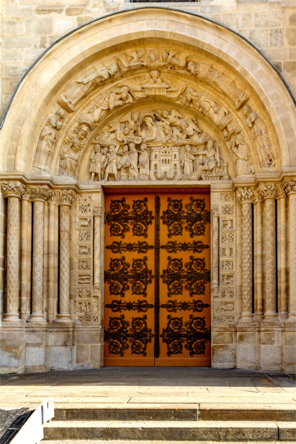 Portail de la basilique de Saint-Denis.