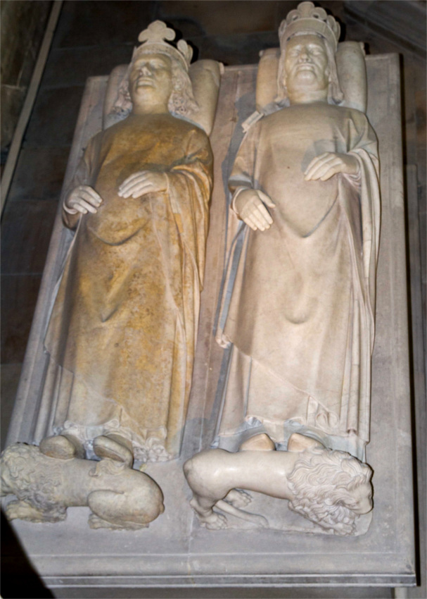 Basilique de Saint-Denis : gisants de Jean II le bon et Philippe VI de Valois.