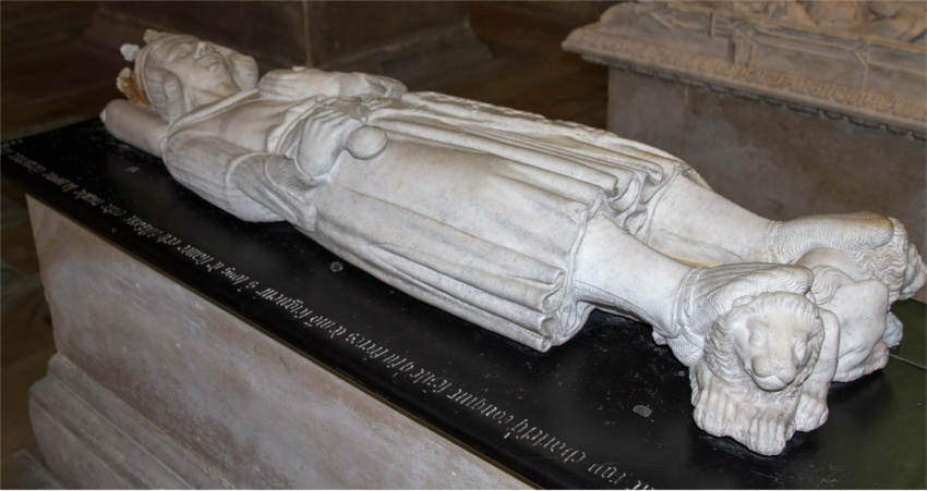 Basilique de Saint-Denis : gisant de Charles Ier d'Anjou.