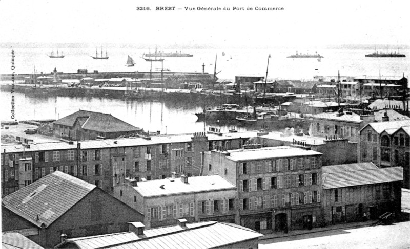 Brest et son port du commerce (Bretagne).