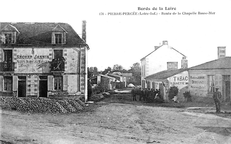 La Pierre-Perce de la ville de La Chapelle-Basse-Mer (Bretagne)