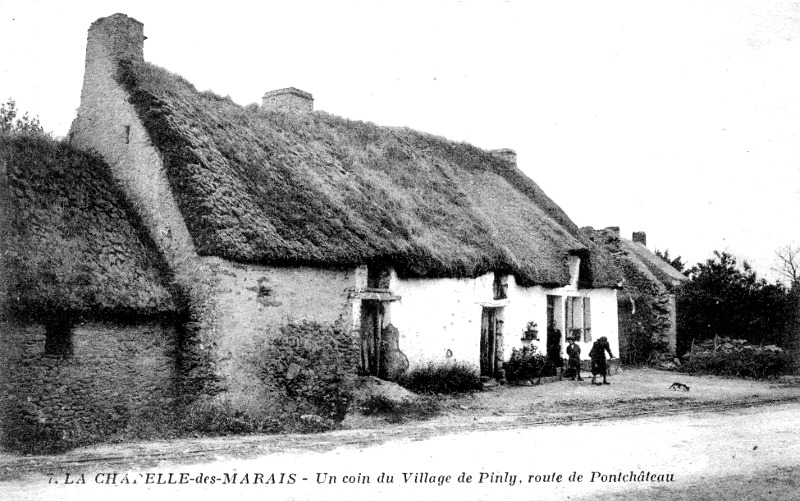 Village de Pinly  La Chapelle-des-Marais (anciennement en Bretagne).