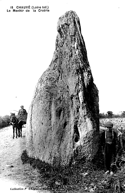 Menhir de Chauv (anciennement en Bretagne).