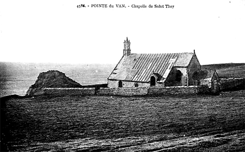Chapelle de Clden-Cap-Sizun : chapelle de Langroaz ou Langroas (Bretagne).