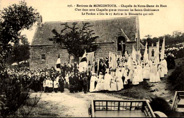Culte de la Vierge  la chapelle Notre-Dame du Haut en Trdaniel (Bretagne).