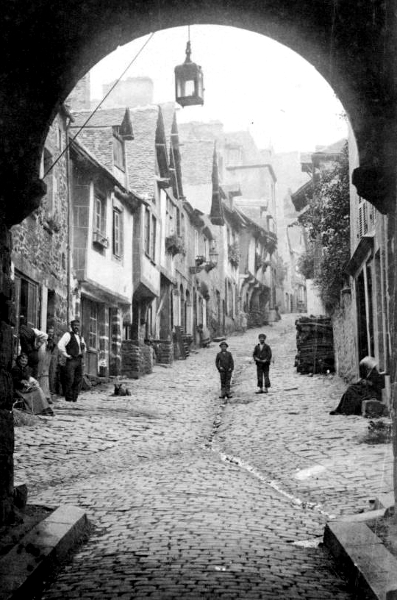 Dinan (Bretagne) : tour-porte du Jerzual.