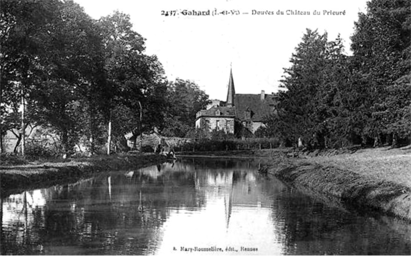 Douves du chteau du Prieur  Gahard (Bretagne).
