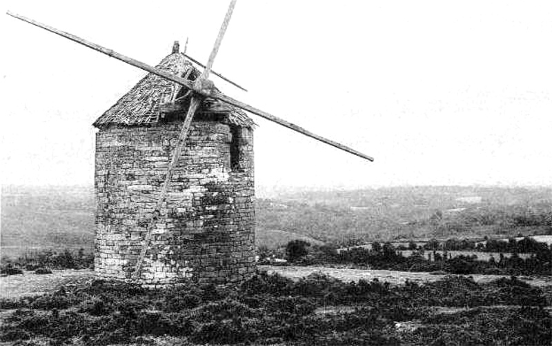 Le moulin  vent de Guhenno (Bretagne).