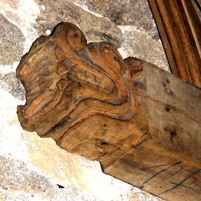 Poutre  engoulant de la chapelle Saint-Trmeur de Guerlesquin (Bretagne)