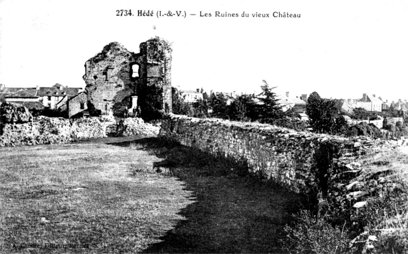 Ruines duchâteau de Hédé (Bretagne).