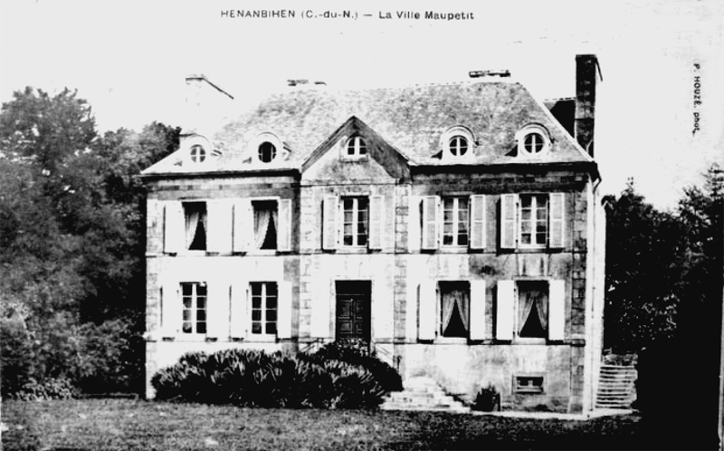 Ville de Hnanbihen (Bretagne) : manoir de la Ville-Maupetit. 