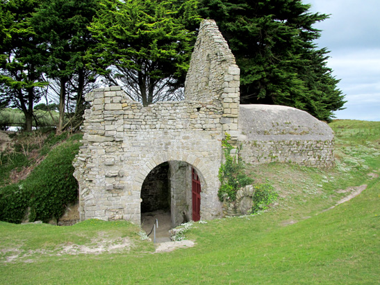 Ruines de l'glise Saint-Paul  l'le de Batz
