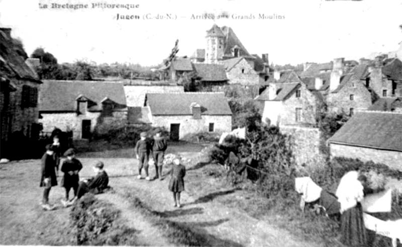 Ville de Jugon-les-lacs (Bretagne).
