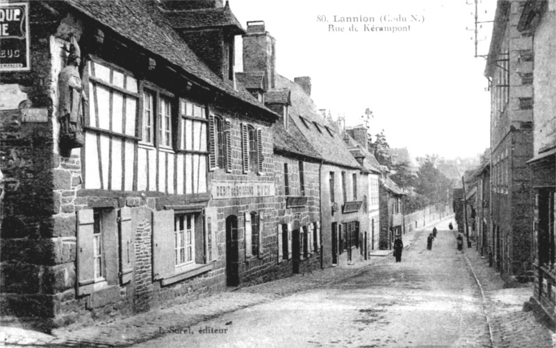 Lannion (Bretagne) : Rue et quartier de Kerampont.