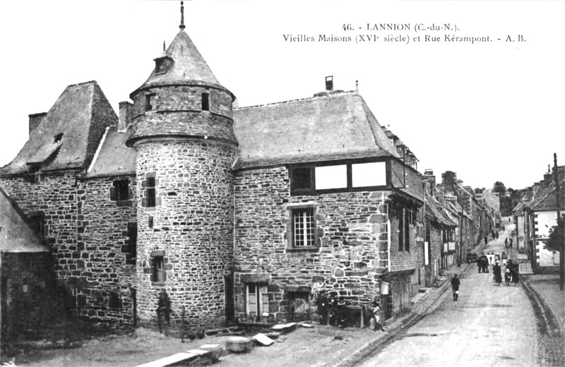 Lannion (Bretagne) : Rue et quartier de Kerampont.