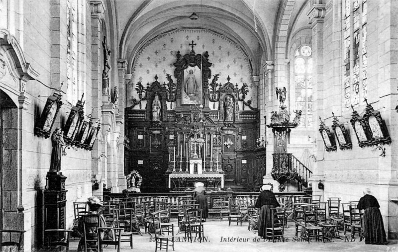 Lannion (Bretagne) : Int�rieur de la chapelle Sainte Anne.