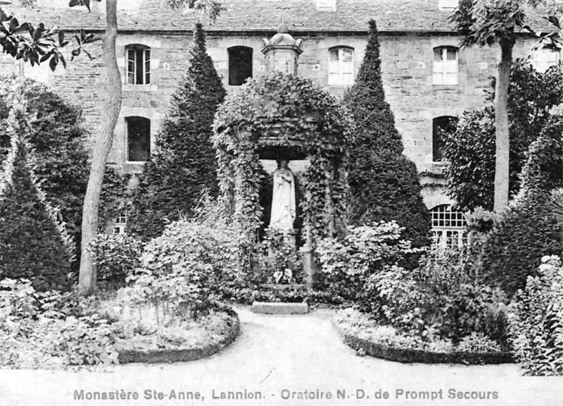 Lannion (Bretagne) : Oratoire du monast�re Sainte-Anne.