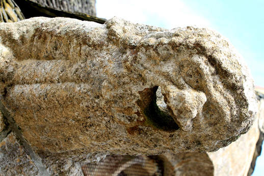 Gargouille de l'glise de Loc-Envel, en Bretagne