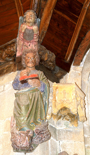 Statue de l'glise de Loc-Envel, en Bretagne