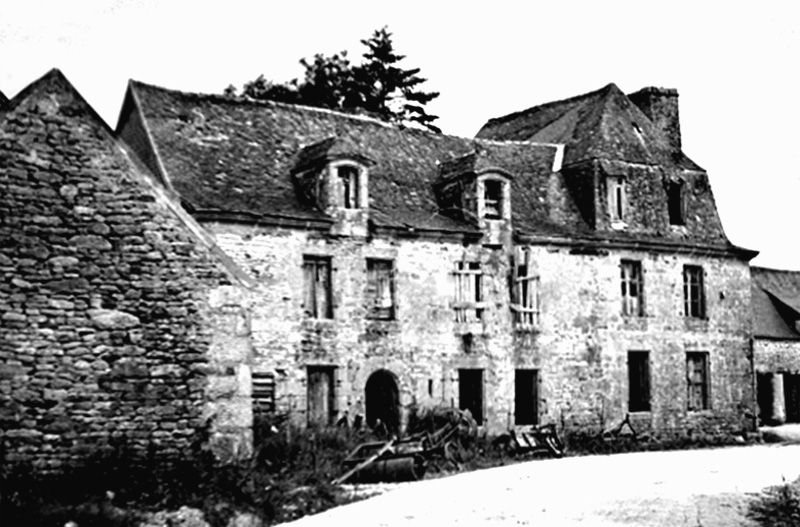 Manoir de la Haye  Locmaria-Berrien (Bretagne).