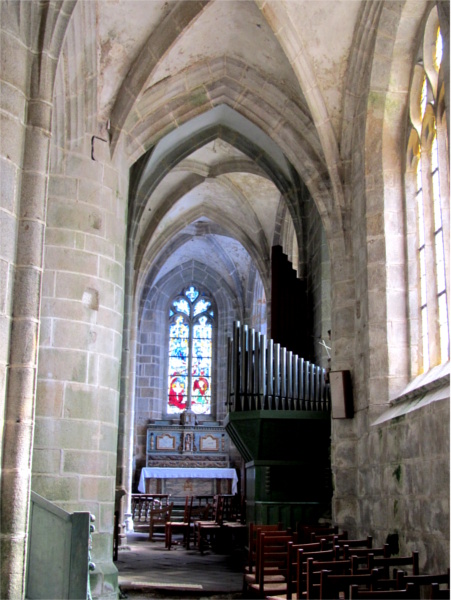 Eglise de Locronan (Bretagne): aile droite.