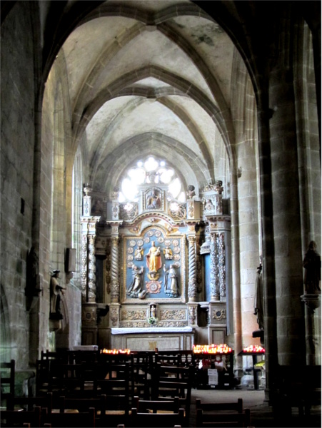 Eglise de Locronan (Bretagne): aile gauche.