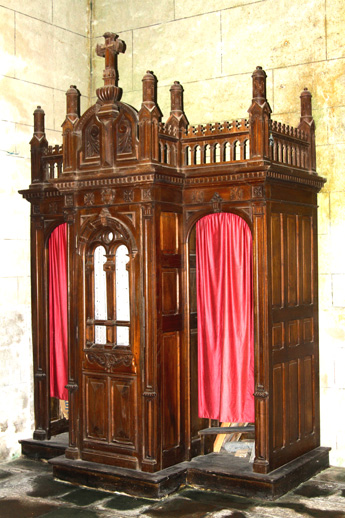 Confessional de l'glise Saint-Emilion de Loguivy-Plougras (Bretagne)