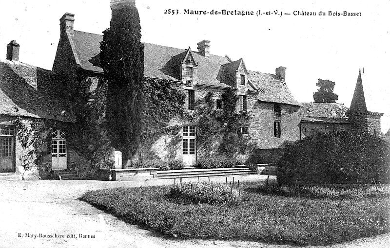 Chteau dU Bois-Basset  Maure-de-Bretagne (Bretagne).