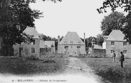 Mellionnec (Bretagne) : chteau de Tregarantec.