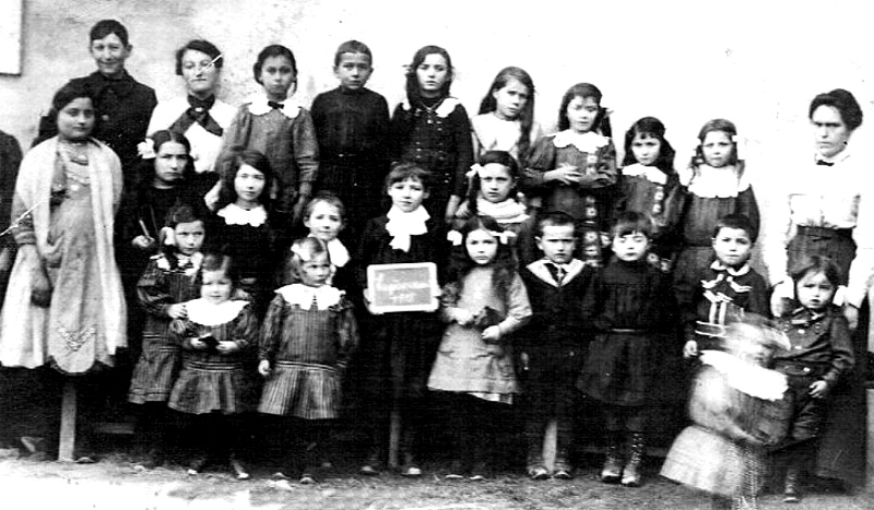 Ecole année 1915 de Messac (Bretagne)