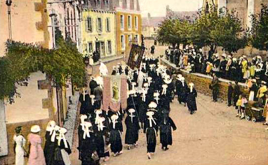 Procession  Molan-sur-Mer