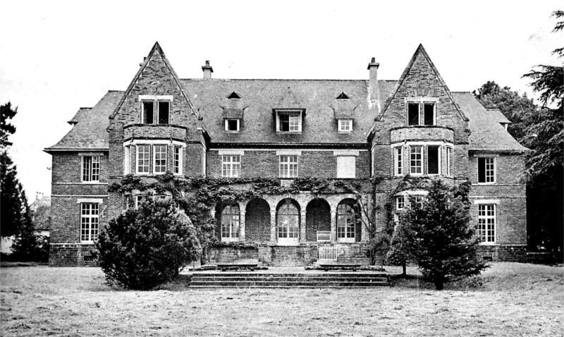 Manoir de La Pinais  Moisdon-la-Rivire (anciennement en Bretagne).