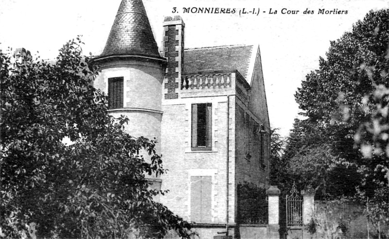 Chteau de la Cour des Mortiers en Monnires (Bretagne).