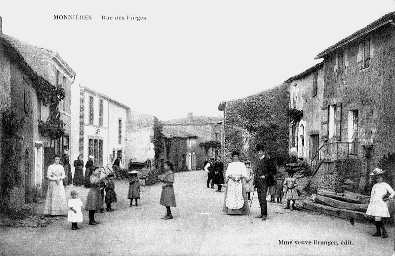 Ville de Monnires (Bretagne).