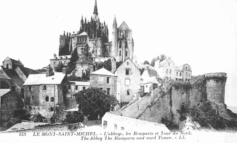 Le mont-Saint-Michel : l'abbaye, les remparts et la tour du Nord.
