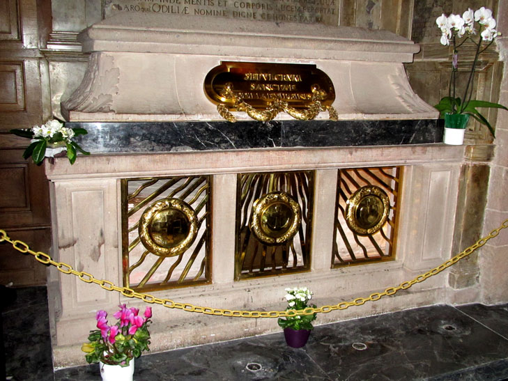 Mont-Sainte-Odile : tombeau de Sainte Odile (Alsace)