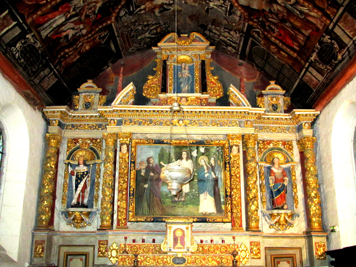 Mr-de-Bretagne : matre-autel de la chapelle Sainte-Suzanne
