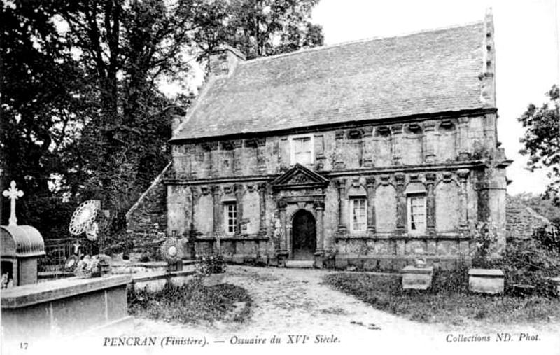 L'ossuaire de Pencran (Bretagne).