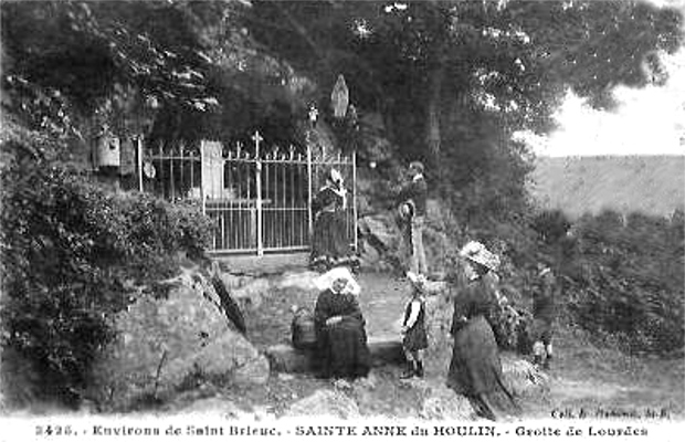 Plaine-Haute (Bretagne) : Grotte de Sainte-Anne du Houlin.