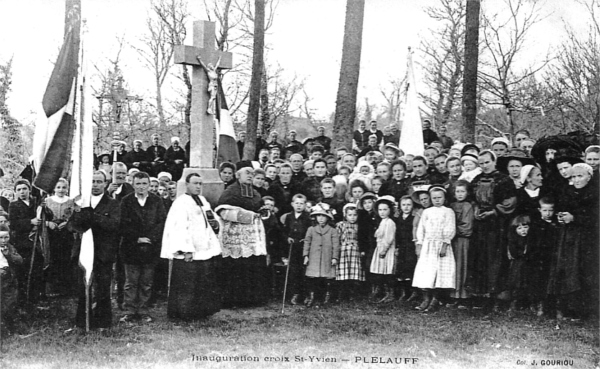 Inauguration d'une croix  Pllauff (Bretagne).