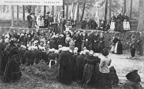 Inauguration d'une croix  Pllauff (Bretagne).