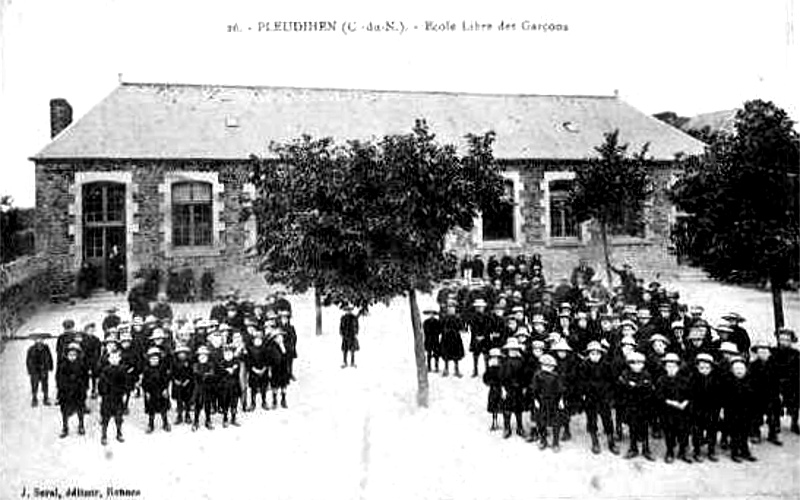 Ecole de Pleudihen-sur-Rance (Bretagne).