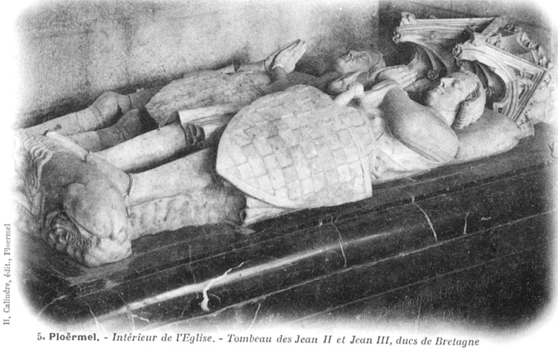 Tombeau des Jean II et Jean III, ducs de Bretagne, dans l'glise de Plormel (Bretagne).