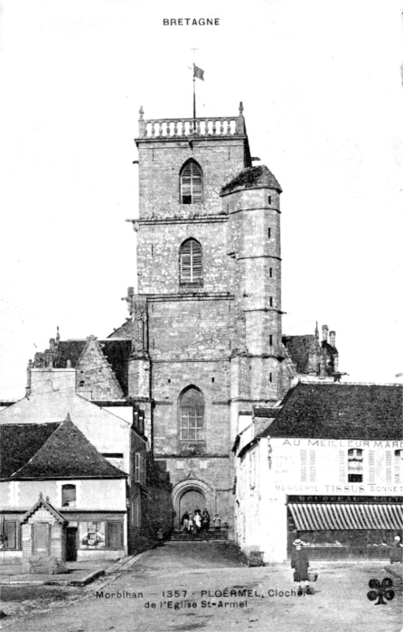 La tour de l'église Saint-Armel de Ploërmel (Bretagne).