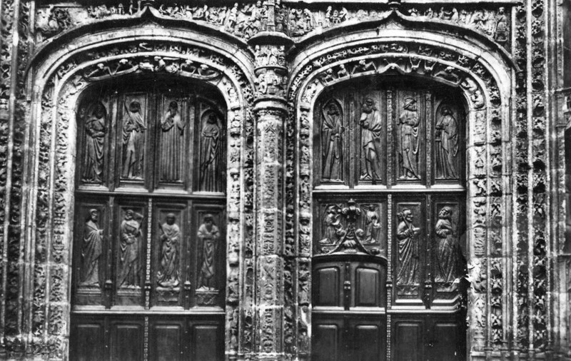 Portes du portail de l'glise Saint-Armel de Plormel (Bretagne).
