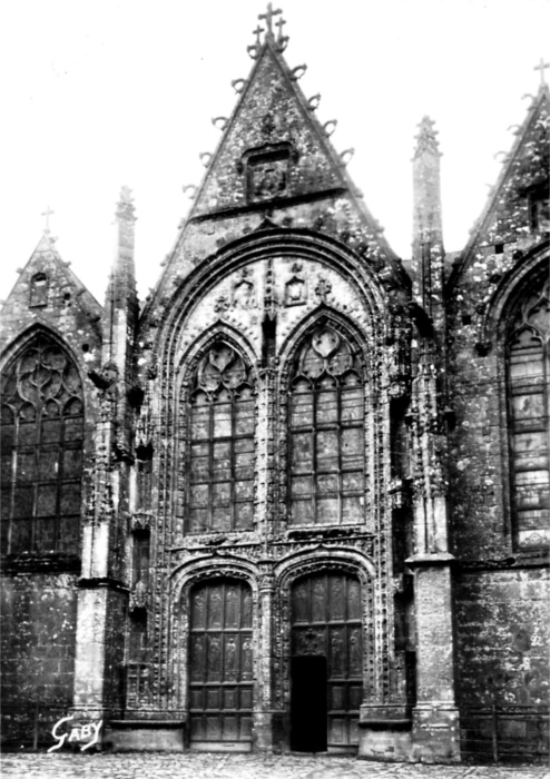Portail de l'glise Saint-Armel de Plormel (Bretagne).