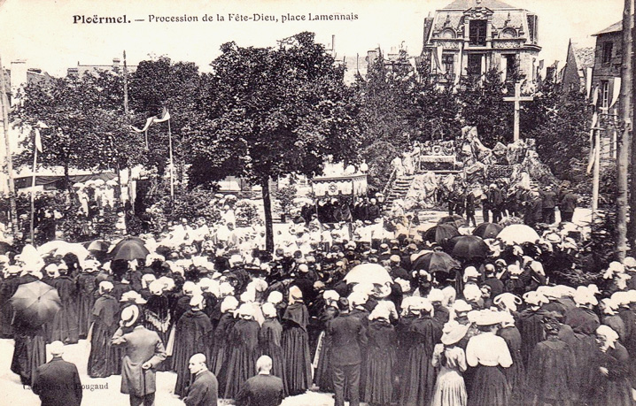 Ploërmel (Bretagne) : procession de la fête de Dieu