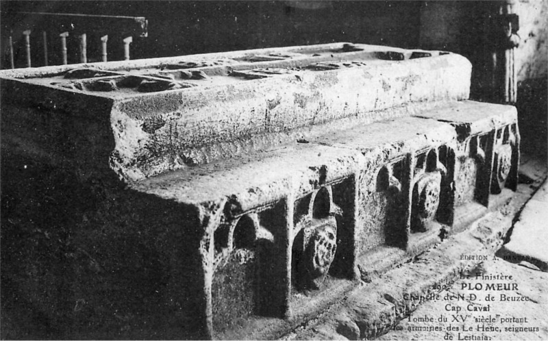 Tombe de l'glise Beuzec-Cap-Caval en Plomeur (Bretagne).