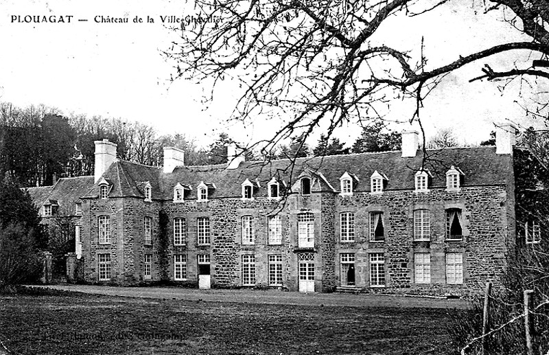 Plouagat (Bretagne) : chteau de Ville-Chevalier.